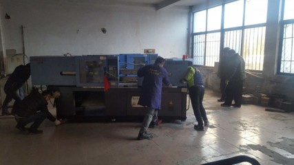 2018年7月9日通遼工廠機械設(shè)備安裝現(xiàn)場紀(jì)實 安全、高效的專業(yè)搬運與吊裝服務(wù)